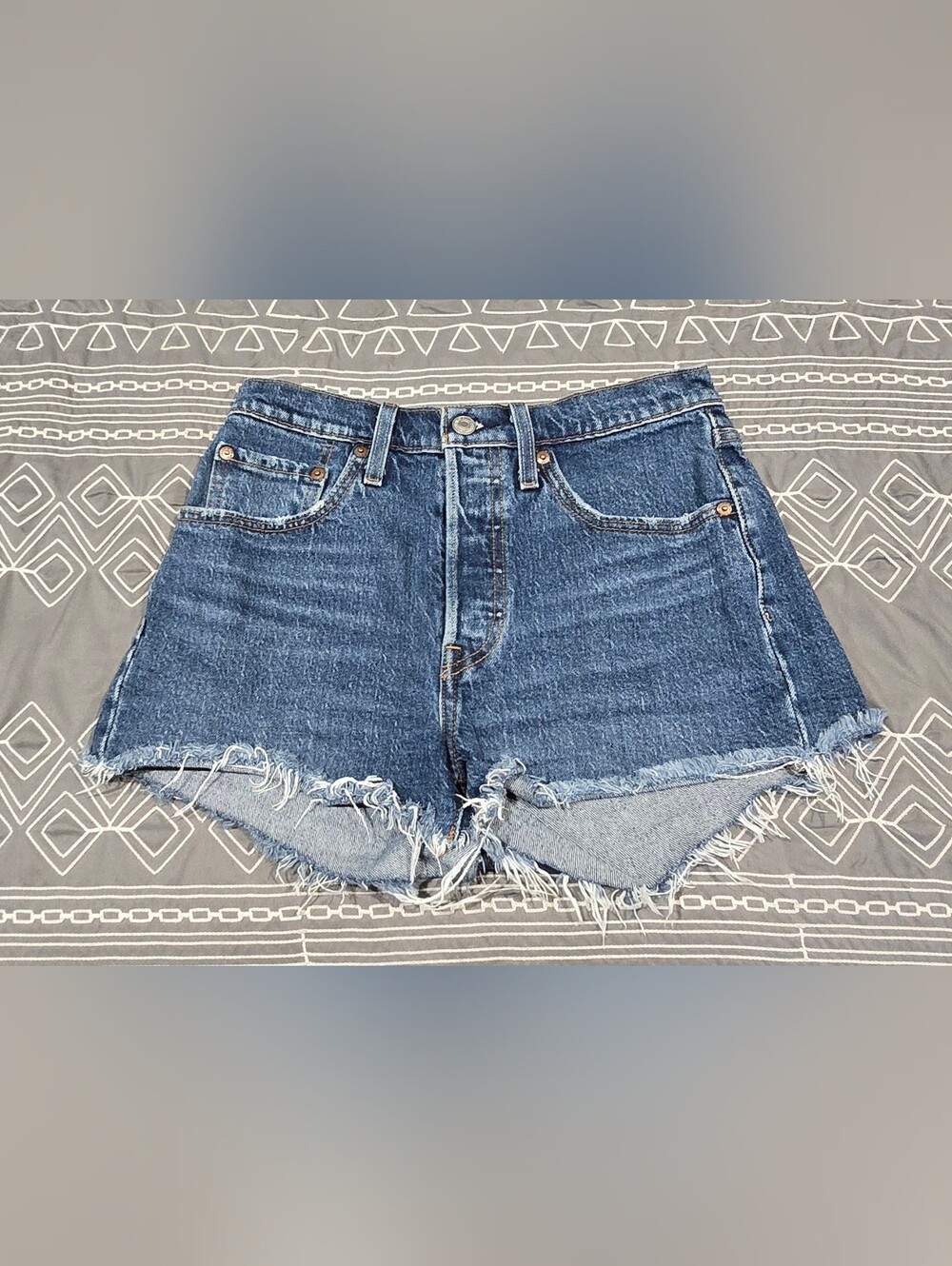 Levis 501 High Waisted Raw Hem Denim Shorts Size 26